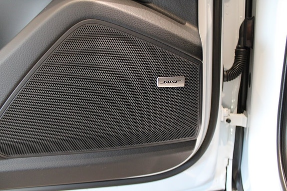 Porsche Cayenne 14 of 16