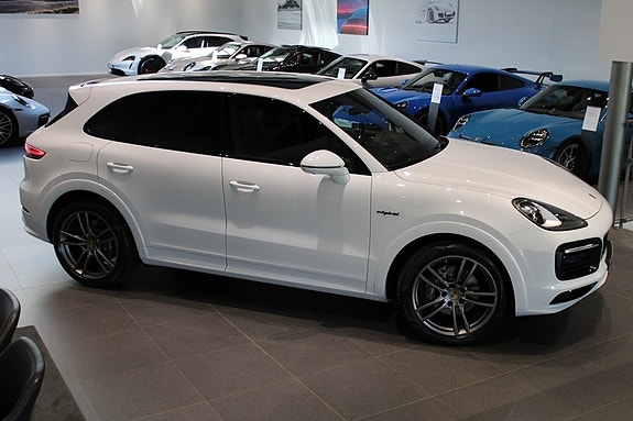 Porsche Cayenne 6 of 16