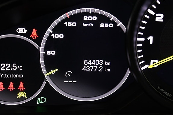 Porsche Cayenne 12 of 16