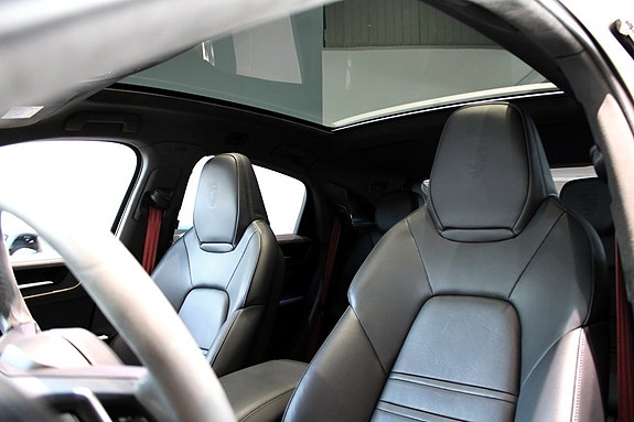 Porsche Cayenne 4 of 16