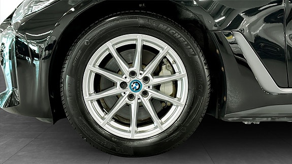 BMW i4 9 of 9