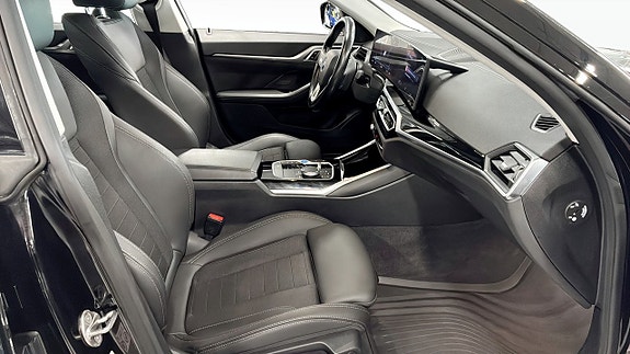 BMW i4 3 of 9