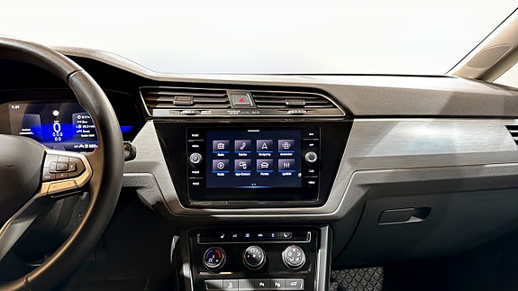 Volkswagen Touran 9 of 22