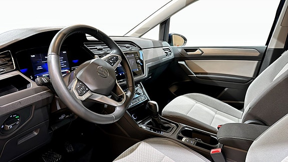Volkswagen Touran 7 of 22