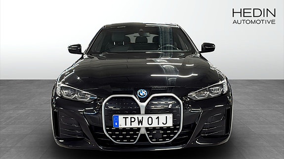 BMW i4 8 of 9