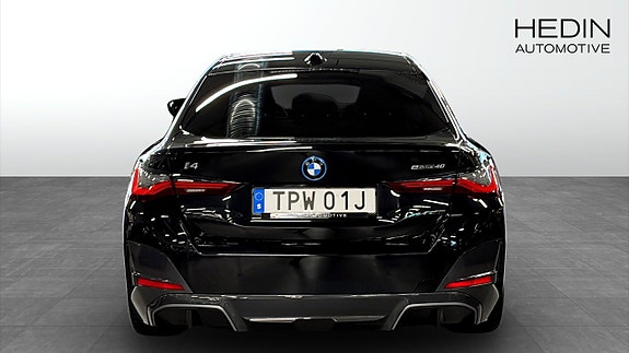 BMW i4 7 of 9