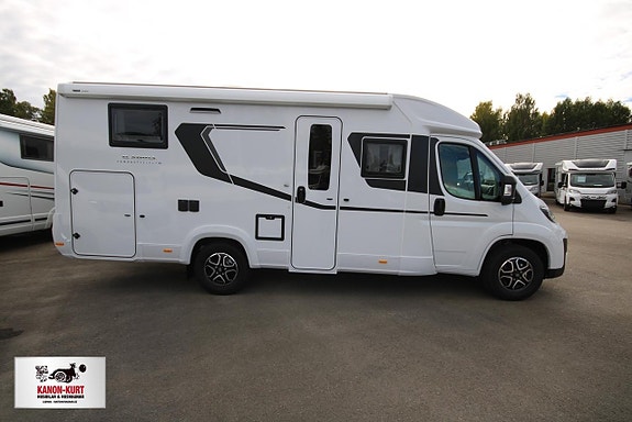 Adria Compact Select DL 2 of 18