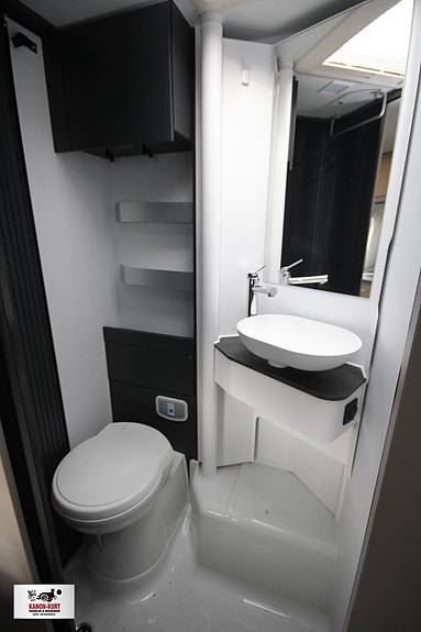 Adria Compact Select DL 15 of 18
