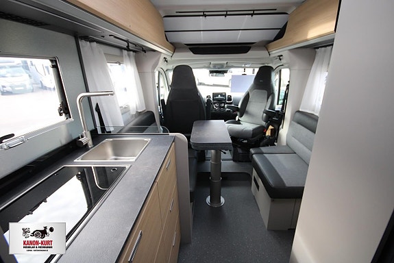 Adria Compact Select DL 10 of 18