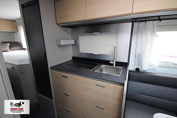 Adria Compact Select DL 12 of 18