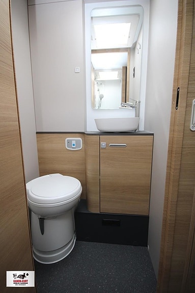 Adria Coral Select 670 SL 17 of 20