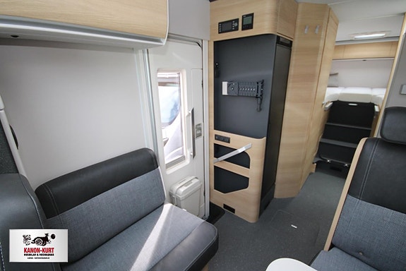 Adria Coral Select 670 SL 7 of 20