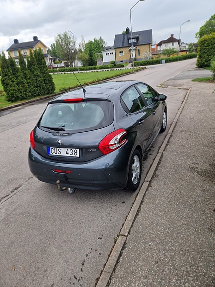 Peugeot 208 5 of 8
