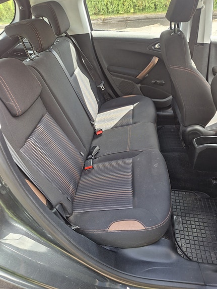 Peugeot 208 3 of 8