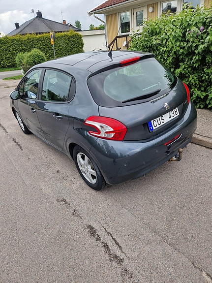 Peugeot 208 6 of 8