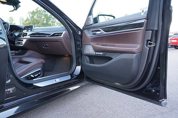 BMW 750Li 21 of 30