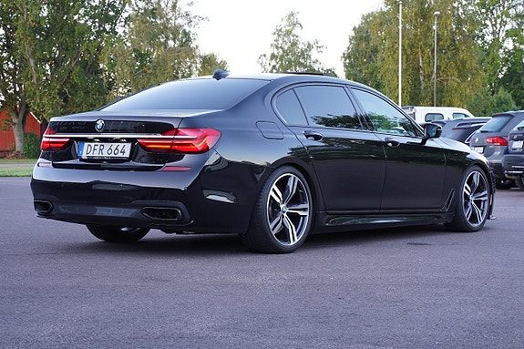 BMW 750Li 2 of 30