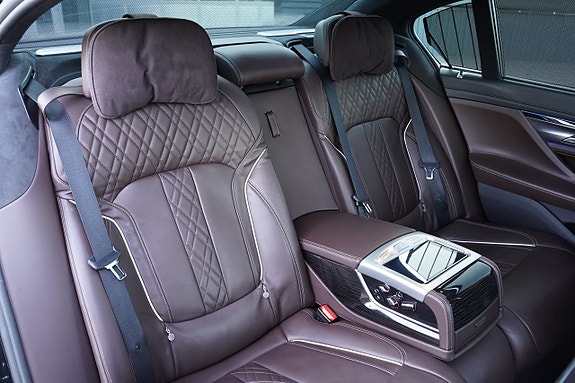 BMW 750Li 20 of 30
