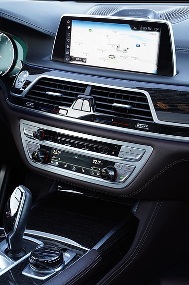 BMW 750Li 25 of 30