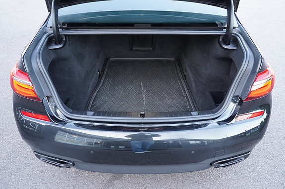 BMW 750Li 17 of 30