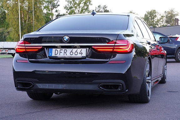 BMW 750Li 28 of 30