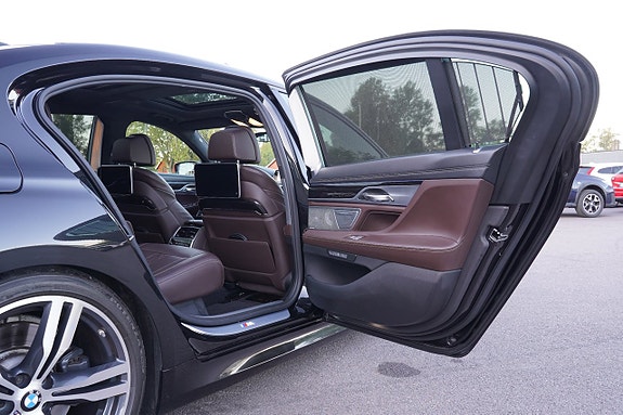 BMW 750Li 18 of 30