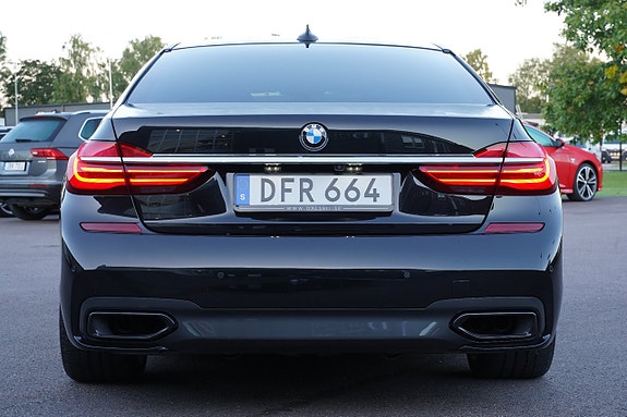 BMW 750Li 3 of 30