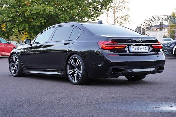 BMW 750Li 5 of 30