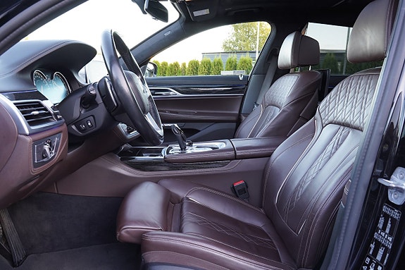 BMW 750Li 12 of 30