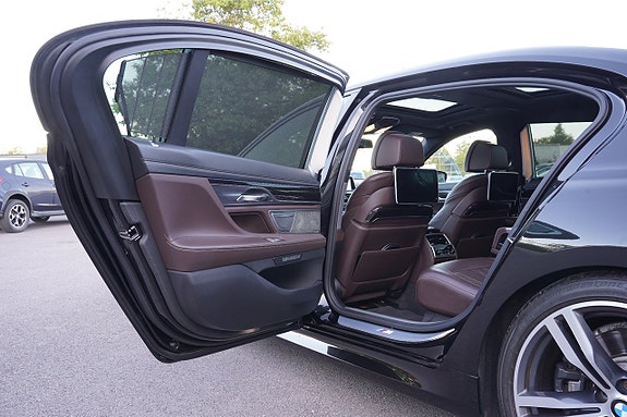 BMW 750Li 14 of 30