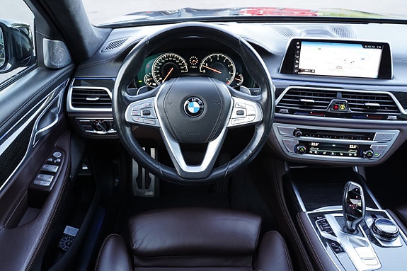 BMW 750Li 13 of 30