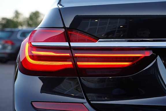 BMW 750Li 4 of 30