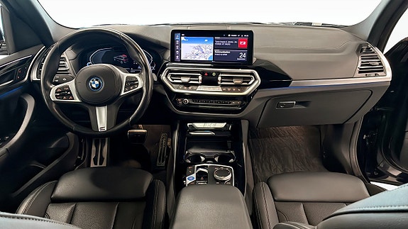 BMW iX3 4 of 9