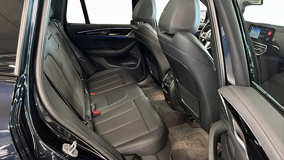BMW iX3 5 of 9