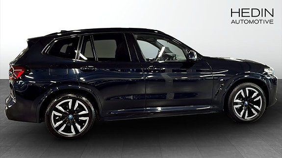 BMW iX3 6 of 9