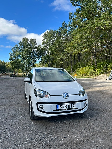 Volkswagen UP! 2 of 10