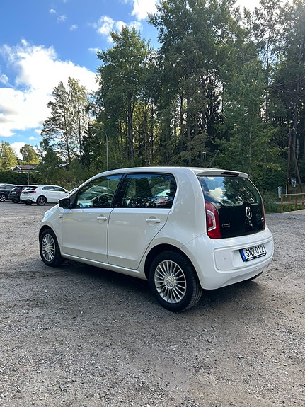 Volkswagen UP! 5 of 10
