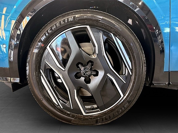 Peugeot e-3008 9 of 18