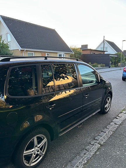 Volkswagen Touran 4 of 14