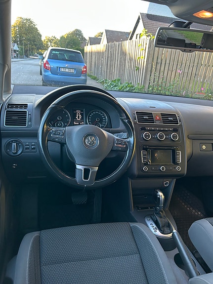 Volkswagen Touran 9 of 14