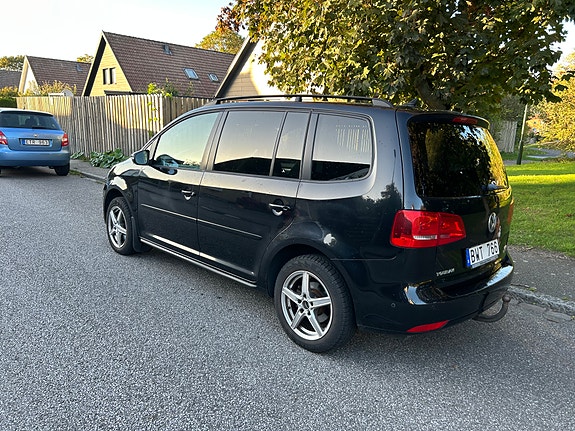 Volkswagen Touran 2 of 14