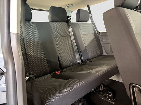 Volkswagen Caravelle 8 of 10