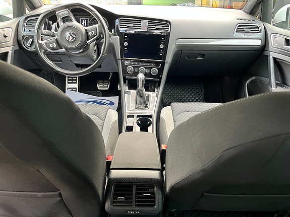 Volkswagen Golf VII 5 of 12