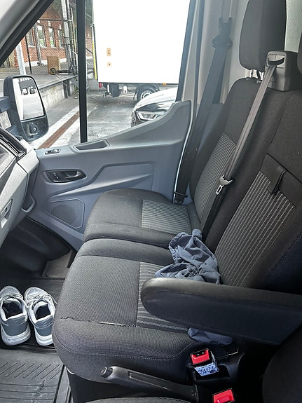 Ford Transit 9 of 13