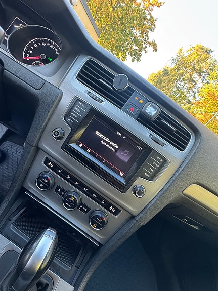 Volkswagen Golf VII 10 of 15