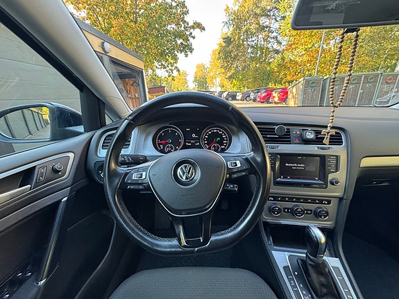 Volkswagen Golf VII 11 of 15