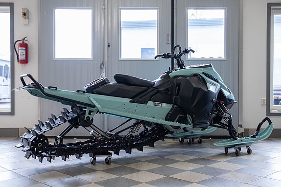 Ski-doo Freeride 146" 850 E-TEC 2 of 6