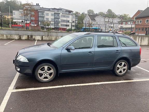 Skoda Octavia 2 of 8
