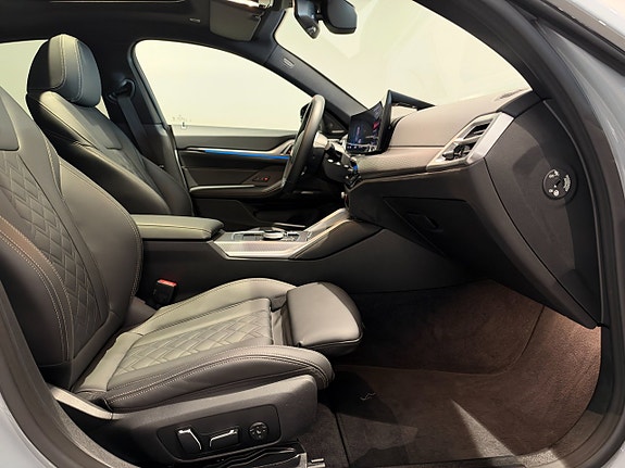 BMW i4 8 of 18