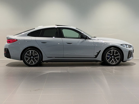 BMW i4 3 of 18